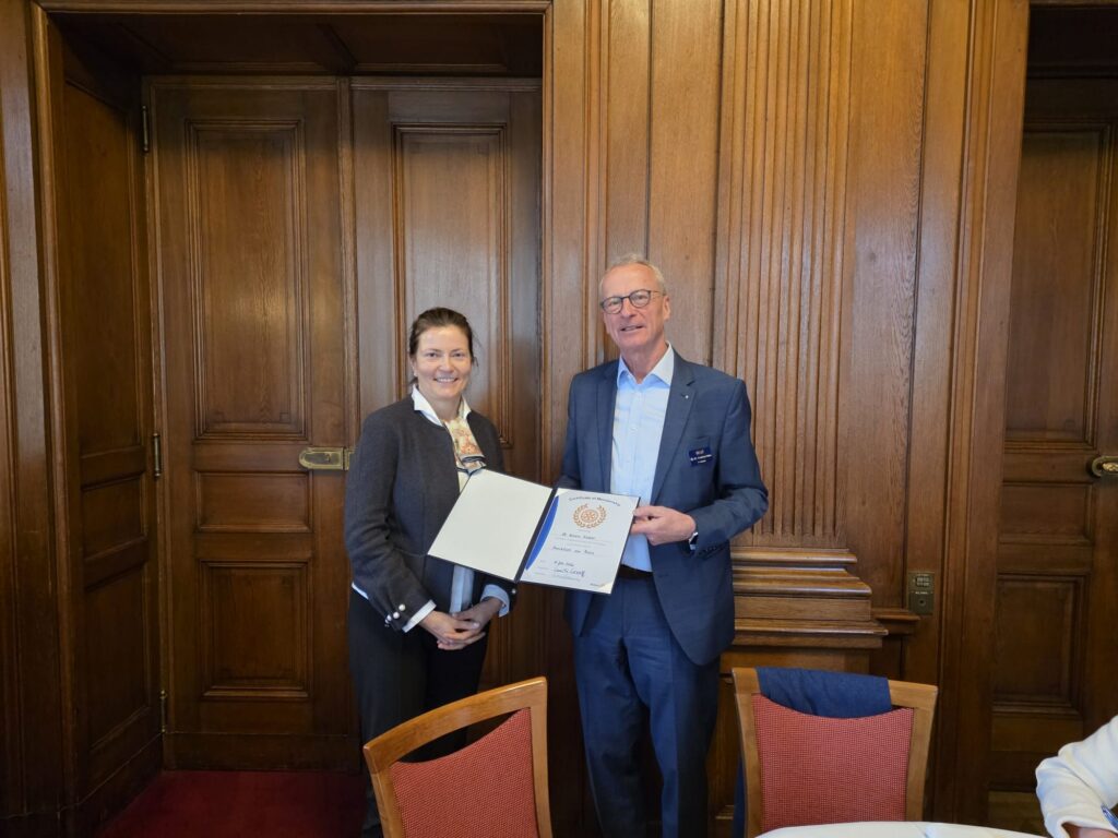 Herzlich willkommen im Rotary Club Frankfurt am Main, Dr. Karen Kuder!